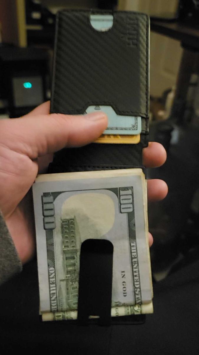 Item: Carbon Fiber Black