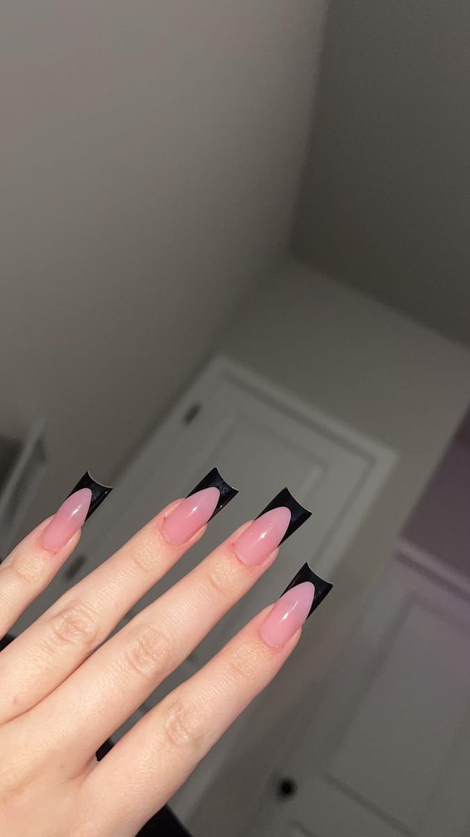 Item: Black French Tip Medium  Duck Nail