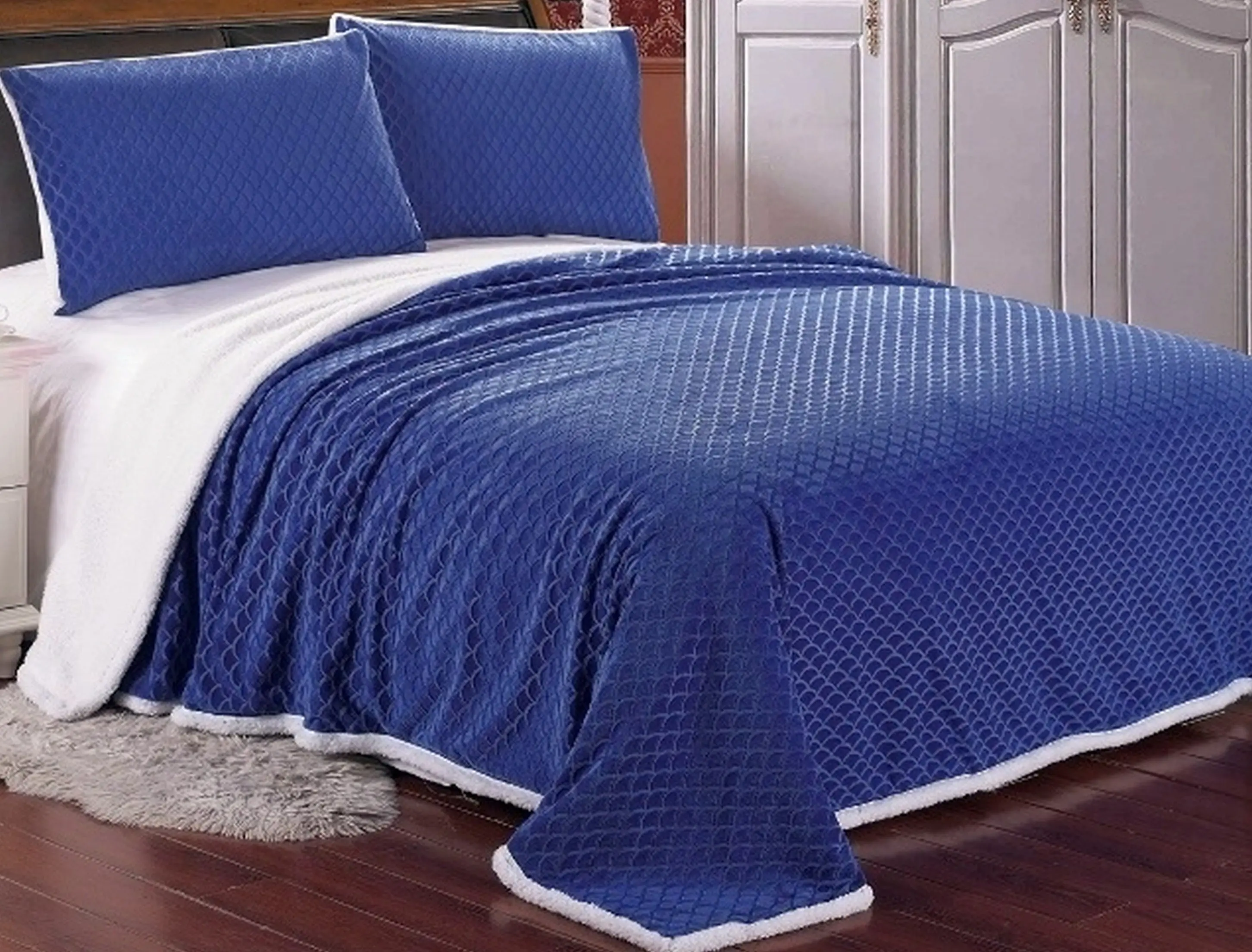 Mocassi Mermaid Wave Pattern Sherpa Blanket with Plush Velvety Touch, Hotel Premier Cozy Warmth