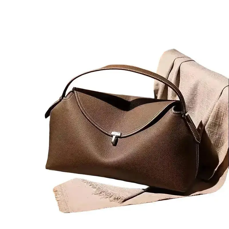 Spring/Summer 2026 New Affordable Luxury Shoulder Bag — Soft Commuter Tote featuring an adjustable shoulder strap, detachable decorative strap, and cotton lining.