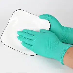 100 pcs green disposable nitrile gloves, highly elastic and durable, multi-purpose, suitable for cleaning, pet bathing, bathroom cleaning, household cleaning, and kitchen cleaning.