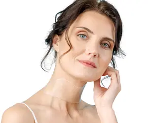 Blumbody Neck Smoothing Pads - Anti-Wrinkle Silicone Pads for Neck - Reusable, Comfortable, Non-Invasive Treatment for Fine Lines - Smooth Skin Overnight - Neck Wrinkle Patches