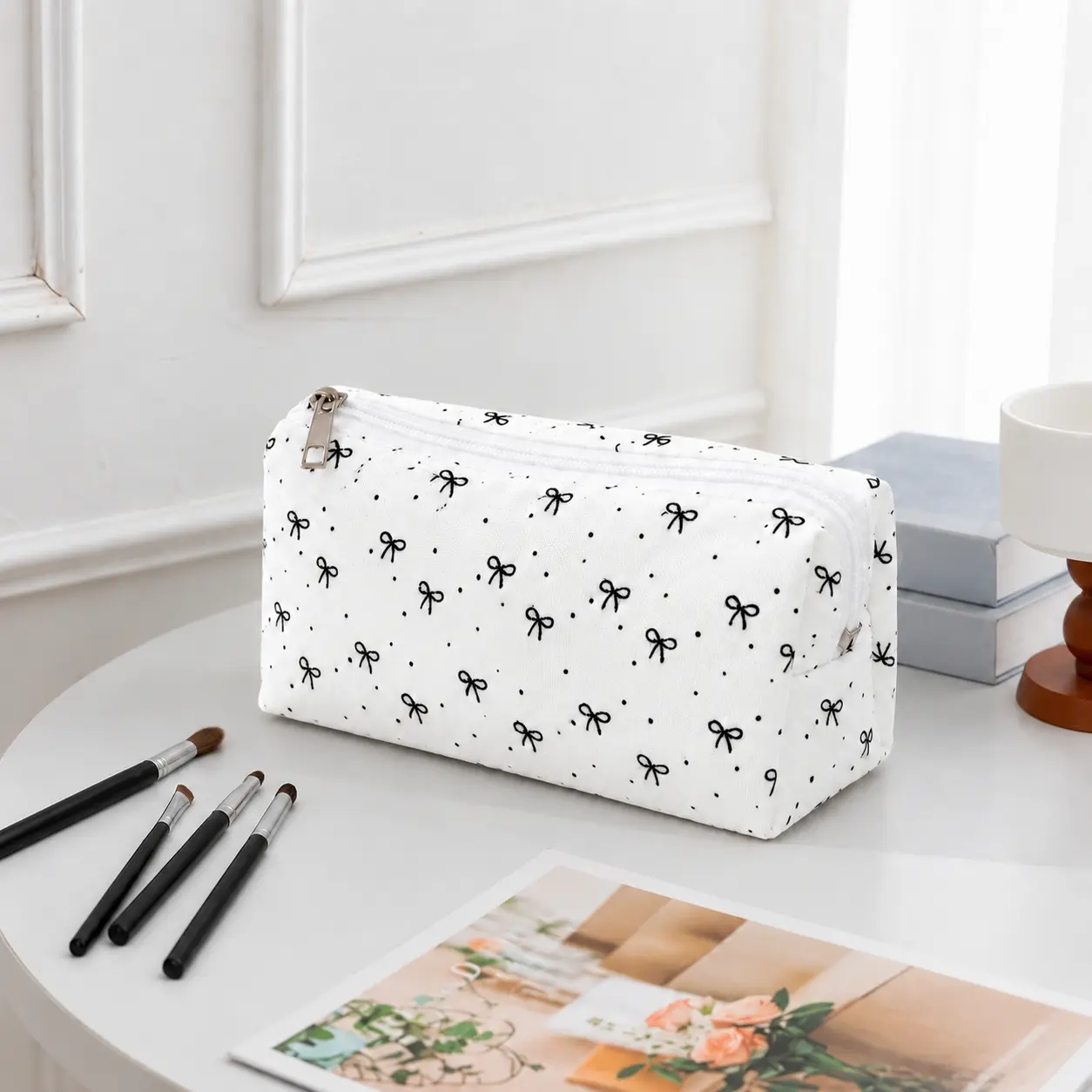 Cute Bow Print Zipper Pouch, Washable Multi-Purpose Small Organizer Bag, 6.30 x 2.36 x 3.35 in, Portable Storage Case for Stationery, Cables, Beauty Essentials, School, Office & Travel, 1 Pack