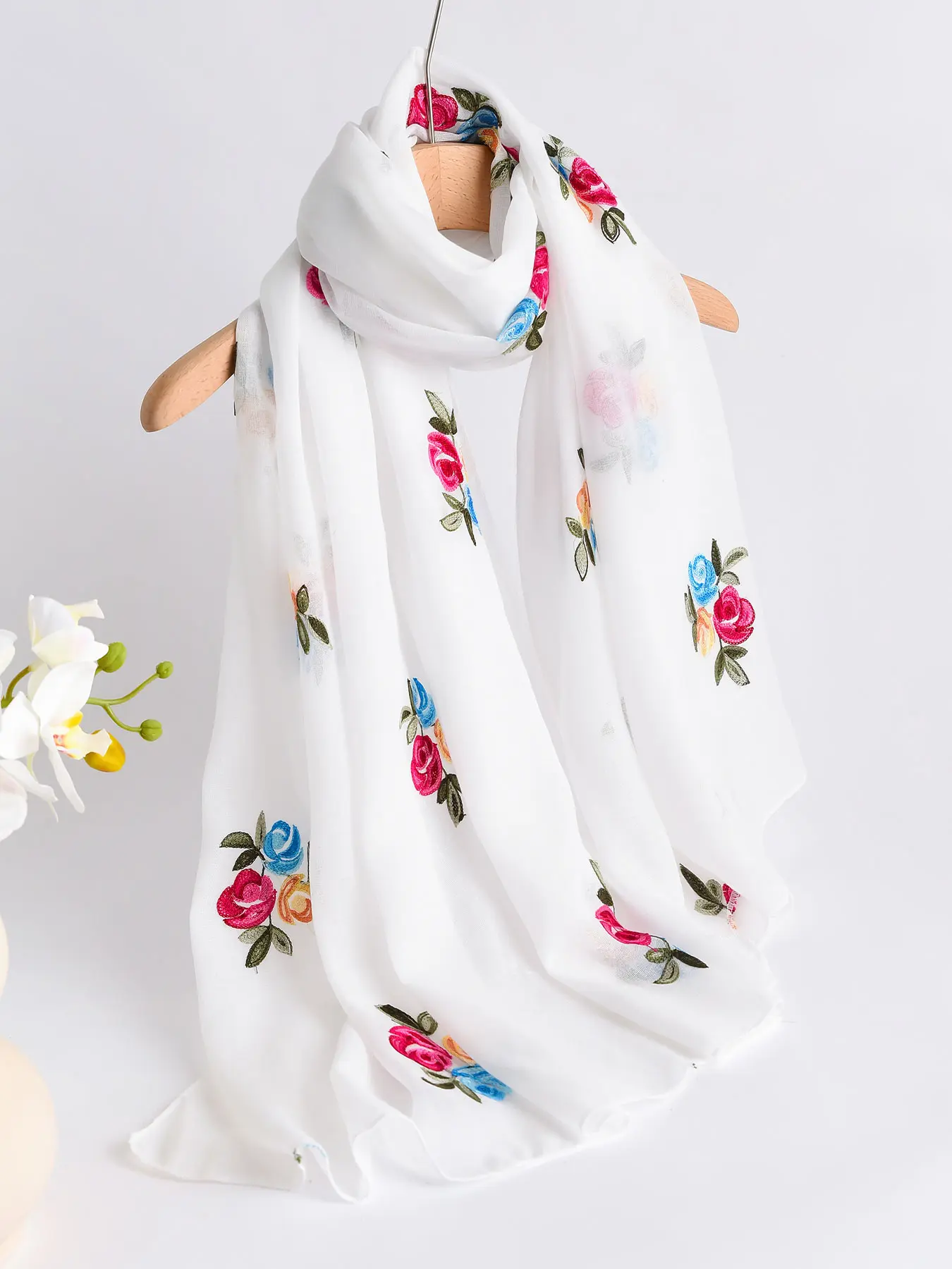 Women's Elegant Floral Pattern Scarf Shawl, Casual Soft Scarf, Scarf Wrap, Multifunctional Use Headscarf, Outdoor Decoration, Sun Protection Beach Towel, Perfect Mother's Day Gift, Floral Embroidered Scarf