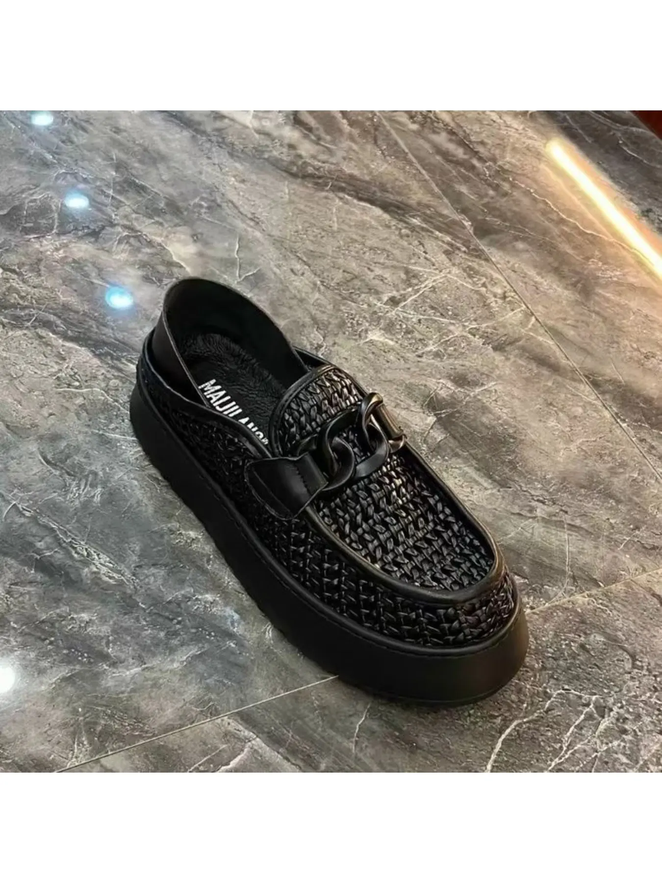 Men's British Style Hollow Out Knit Sandals, Soft Bottom Anti-Slip Toe Cover Shoes, Versatile Thick Sole Single Shoe for Commuting Walking Shoes Footwear