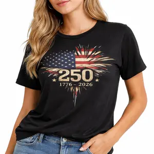 USA 250th Anniversary 1776-2026 American Flag T Shirts Women's Graphic Tees, Patriotic Oversized Vintage Graphic Tees, Trendy Graphic Tees For Women Cute Tops For 4th of July Casual Fit Womenswear Everyday Streetwear Printed