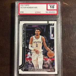 2025 Topps Victor Wembanyama graded 10