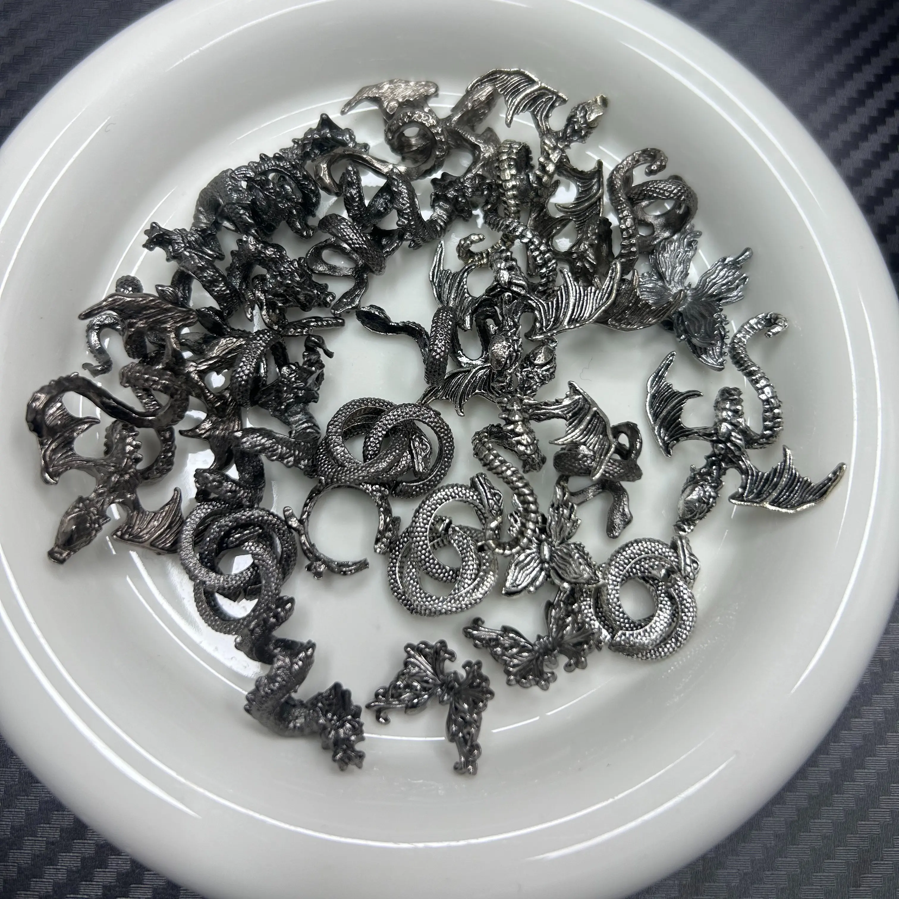 27-Mix Black Bracelet Accessories(10 shovels)