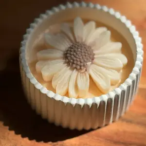 Ceramic Resin Pot & Soy Wax Flower Candle with Beautiful Daisy Design in White Container