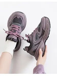 A pair of women's tennis sneakers, thick-soled casual shoes, with a mesh upper and fabric lining design, comfortable and breathable, lightweight lace-up running shoes, suitable for fashionable wear in all seasons