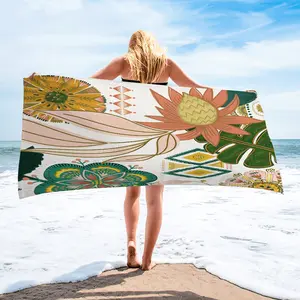 Retro Floral Print Beach Towel Made of Quick-Drying Microfiber. Can Be Used as a Blanket or Wrap—Perfect for the Beach, Pool, or Camping. Super Easy to Pack, Making It the Ideal Choice for Summer Outings.