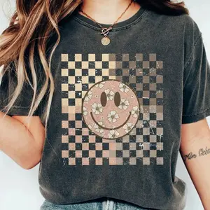 【100% cotton】 Smiling Flower Shirt, Checkered Retro Shirt, Vintage Checkered T-Shirt, Smiling Flower Tee, Boho Style, Oversized Sleep Shirt for Women, Floral Happy Face, Women Top Casual Womenswear Comfortable Breathable Love