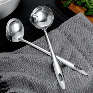 Stainless Steel Oil Separator Ladle, Long Handle Grease Trap Soup Spoon for Healthy Cooking, Fat Skimmer Filter Spoon, Modern Kitchen Gadgets & Utensils, Kitchen Tool, Kitchenware