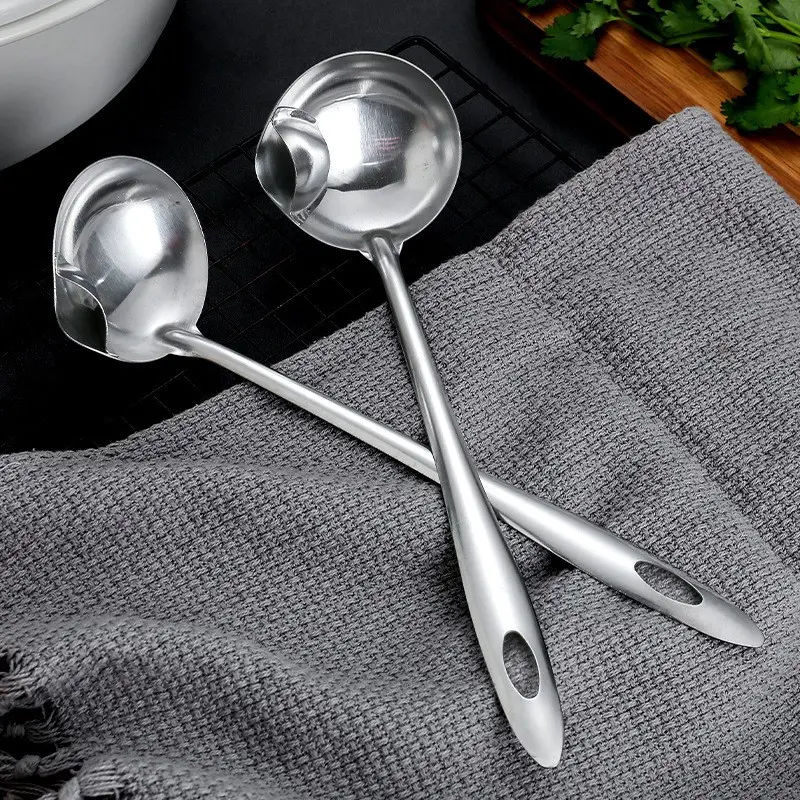 Stainless Steel Oil Separator Ladle, Long Handle Grease Trap Soup Spoon for Healthy Cooking, Fat Skimmer Filter Spoon, Modern Kitchen Gadgets & Utensils, Kitchen Tool, Kitchenware