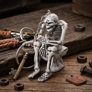 Zinc Alloy Skull Toilet Keychain, Gothic Punk Keyring for Men, Creative Prank Gift, Halloween Car Accessory, Durable Metal Key Holder, Retro Backpack Charm, Motorcycle Waist Clip, Unique Humor Social Giveaway, Rust-Proof Model Pendant