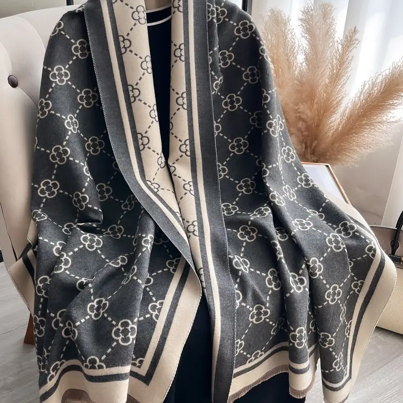 Women's Four‑Leaf Clover Print Scarf, Fashionable Scarf, Soft Accessory, Casual Fall & Winter Wrap, Elegant Gift for Friends