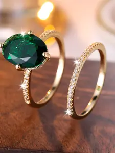 A two-piece set of gold emerald egg-shaped synthetic green zirconia is fashionable, elegant and retro, suitable for women to wear during travel, wedding parties