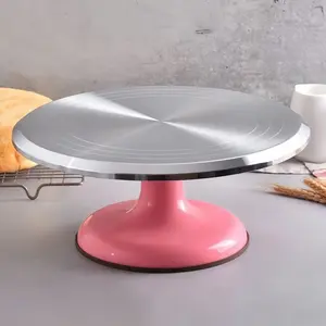 This aluminum cake turntable features 360-degree rotation, a non-slip base, and a heavy-duty smooth rotating stand. Suitable for 4-8 inch cakes, it's ideal for cake decorating, baking, and frosting preparation.