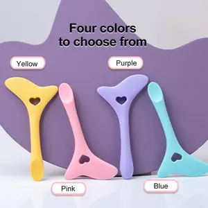 Reusable Silicone Eyeliner Aid Tool: A multifunctional beauty stencil for eyeliner, mascara, eyeshadow and lip makeup. It prevents mascara smudging and is perfect for makeup beginners, an essential tool for easy eye makeup.