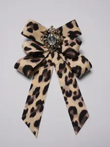 Vintage Leopard Print Satin Bow Decor Tie, Court Style Crystal Pendant Neckwear, Bold Fashion Shirt and Suit Accessory, Unique Lapel Flower, Bow Tie Design