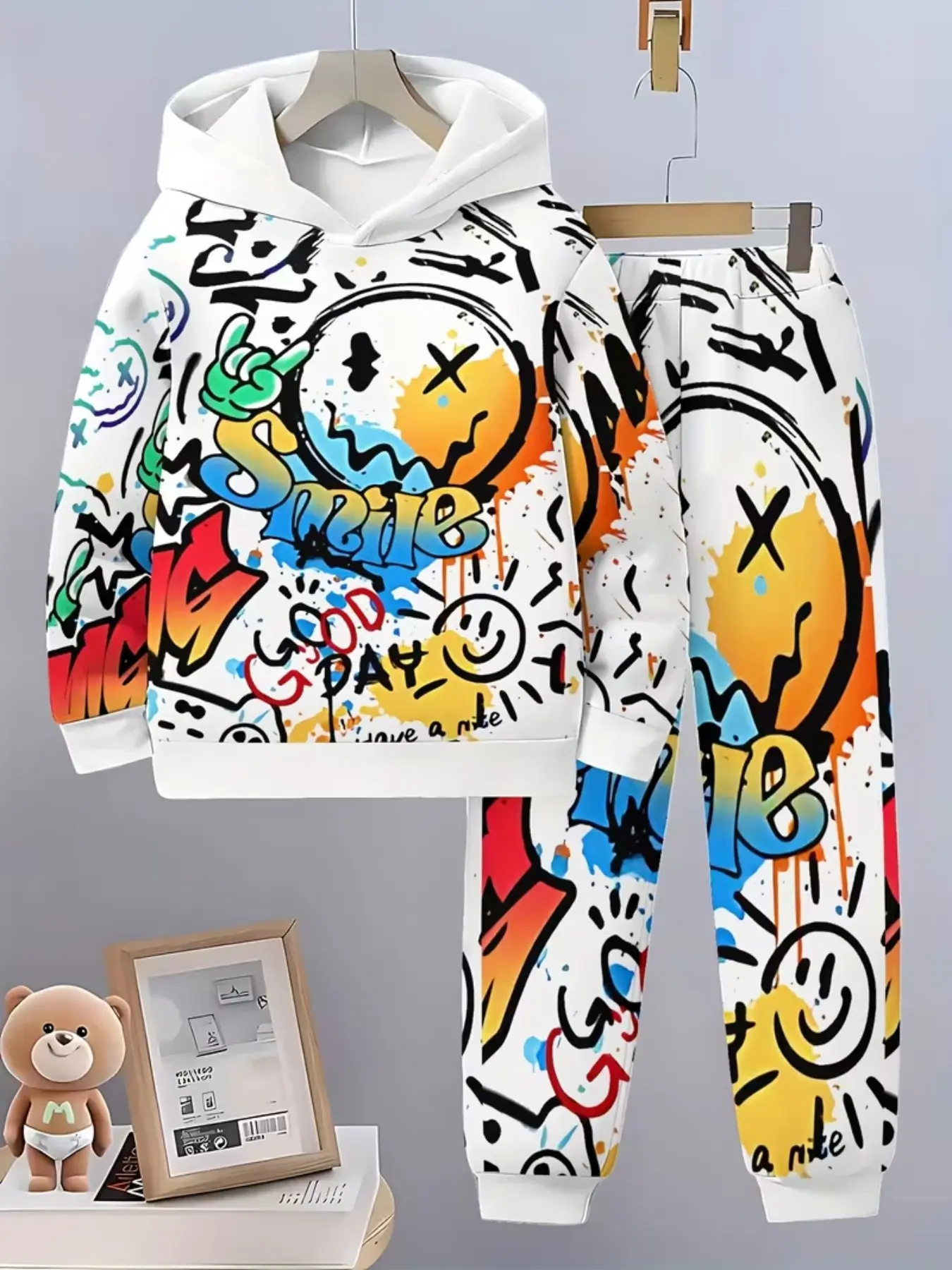 Colorful Graffiti Kids with Smiley Face Printed Hoodie and Pants, Clothing Sets, Graphic Print Set, Matching Set, Trendy Street Style for Fall and Winter, Eye-Catching Casual Wear, Outfit, Clothes Kids