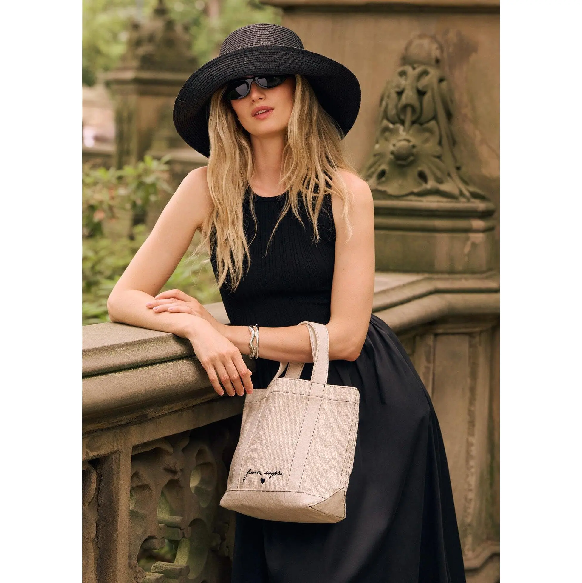 THE CANVAS MINNIE TOTE