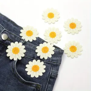3pcs DIY flower accessories Small daisies flower embroidery flower clothing bag hair accessories Daisy flower pattern patch embroidery Applique sewing patch, for skirt T-shirt dress DIY clothing accessories, Daisy embroidery patch, clothing decoration