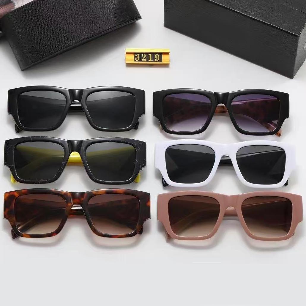 Stylish Retro Large Square Sunglasses for Men & Women Classic Square Sunglasses Trendy UV400 Protection for All Occasion