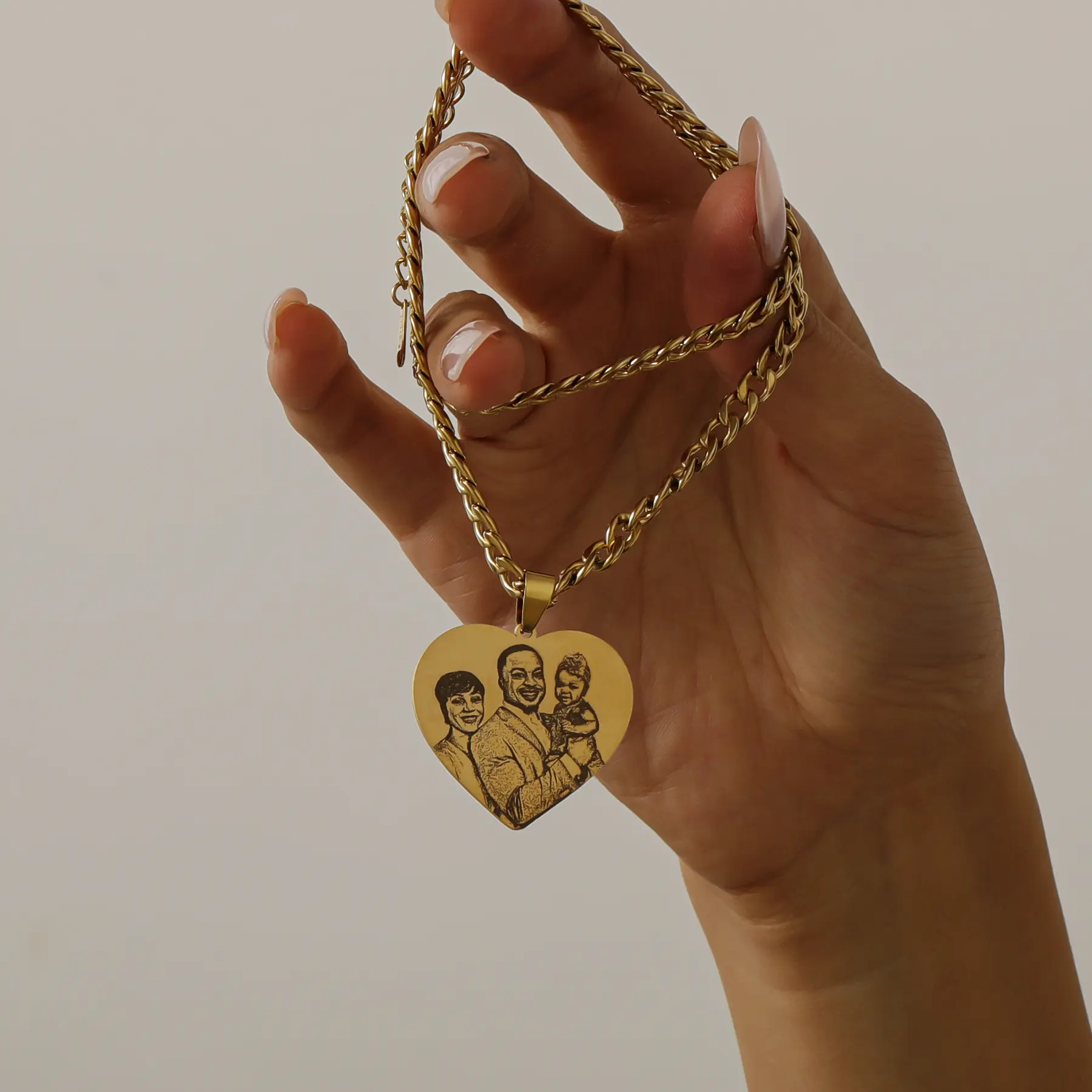 Custom Photo Necklace With Heart Engraved Family Picture Jewelry Personalized Gold Stainless Steel Pendant For Women Gift