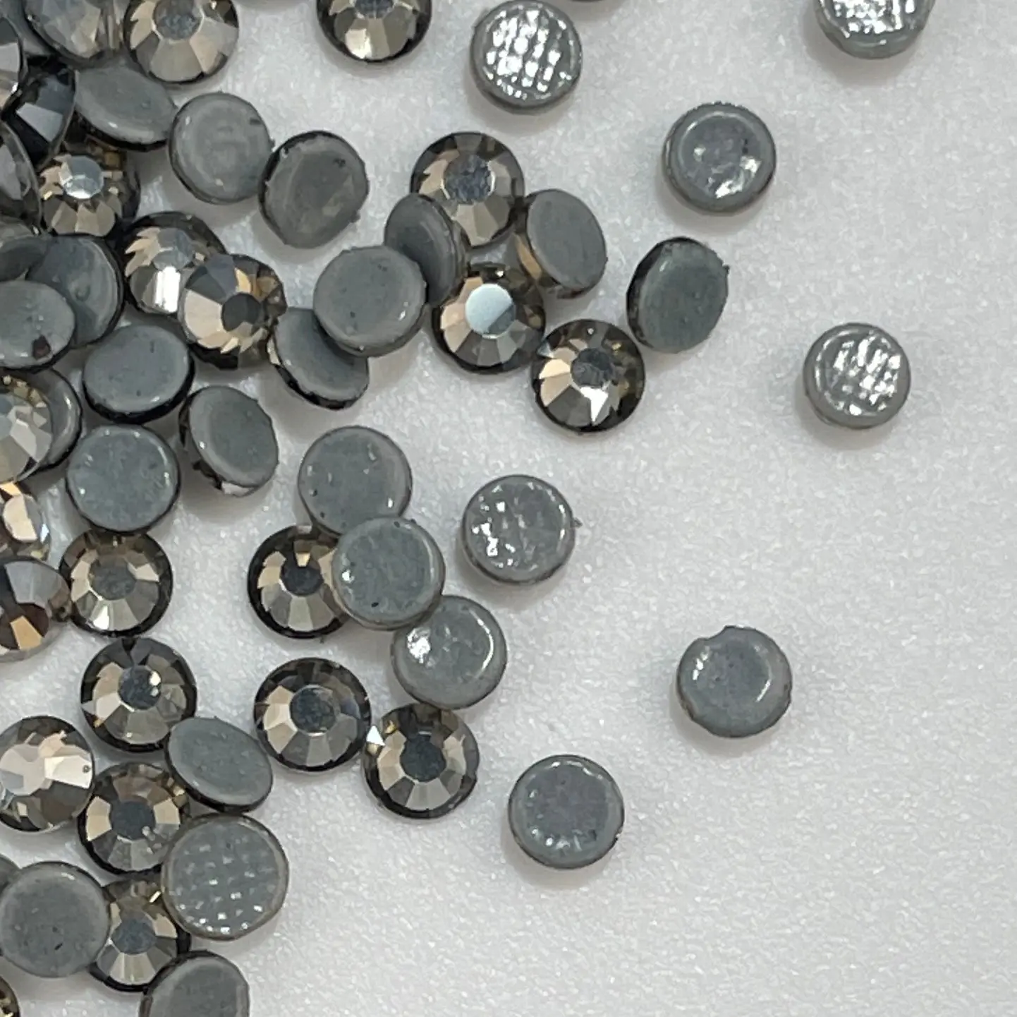 ASFA137 Light Black Diamond Glass Hot Fix Rhinestones SS6 1440Pcs Stick On Crystals for Nail Designs Clothes Fashion Decoration