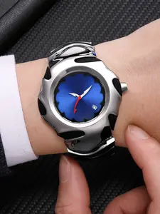 Alien Blade Design Men's Quartz Watch, Stainless Steel Silver Color Band, Round Analog Face, Casual Fashion Accessory for All Seasons