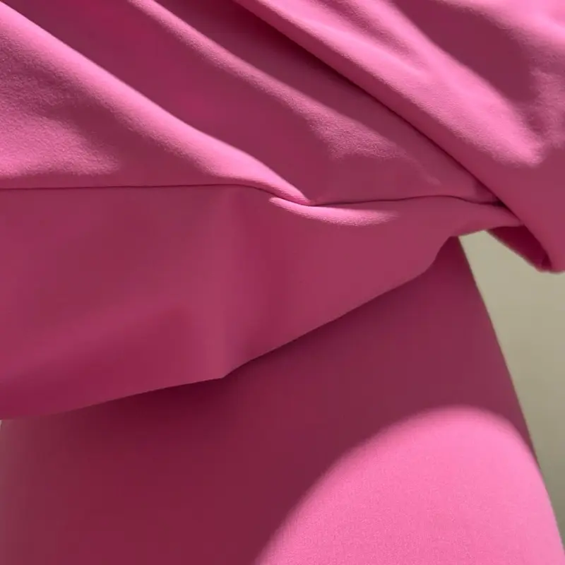 Auction \ Binds random clothes