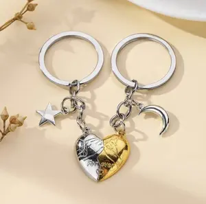 Detachable Magnetic Heart Frame Keychain Accessory - Star-and-Moon Design, Eternal Love Symbol, Romantic Ideal Couple Gift Fashion Accessory, Detachable Magnetic Keychains