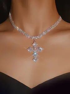 Fashionable Luxury Sparkling Square Cross Pendant Necklace, Unique Design Party Jewelry, Elegant Accessory for Women