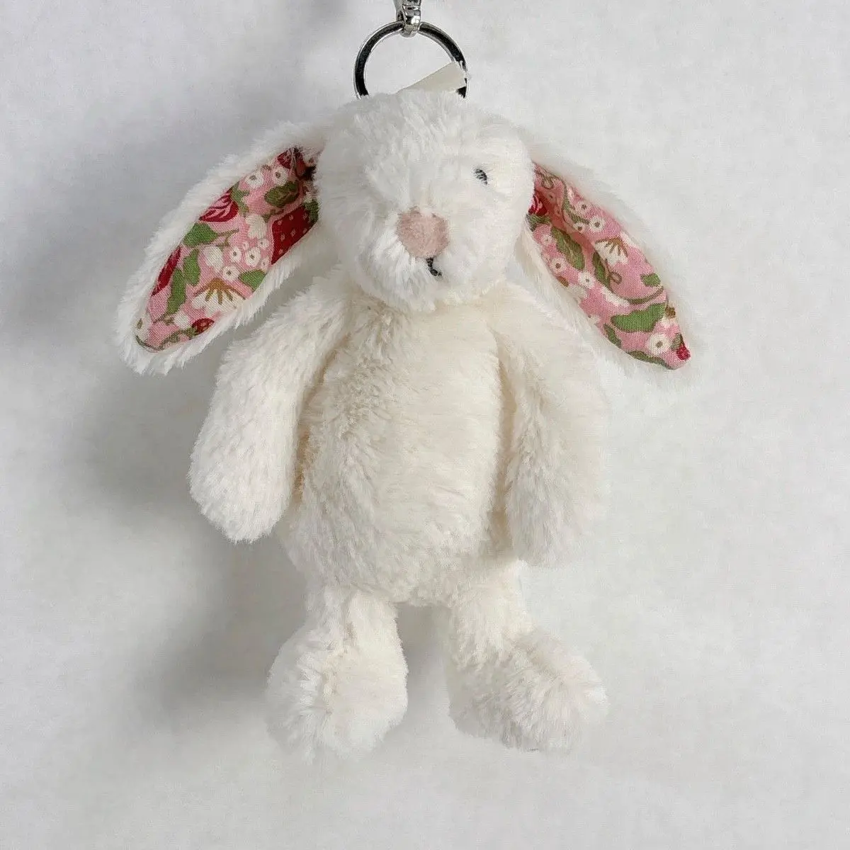 Cute Plush Bunny Keychain Bag Charm – Soft Long-Eared Bunny Plushie Pendant, Kawaii Rabbit Keyring, Adorable Collectible Accessory & Gift for Plush Lovers