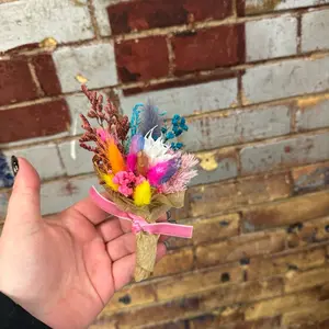 Mini Dried Floral Car Vent Bouquet