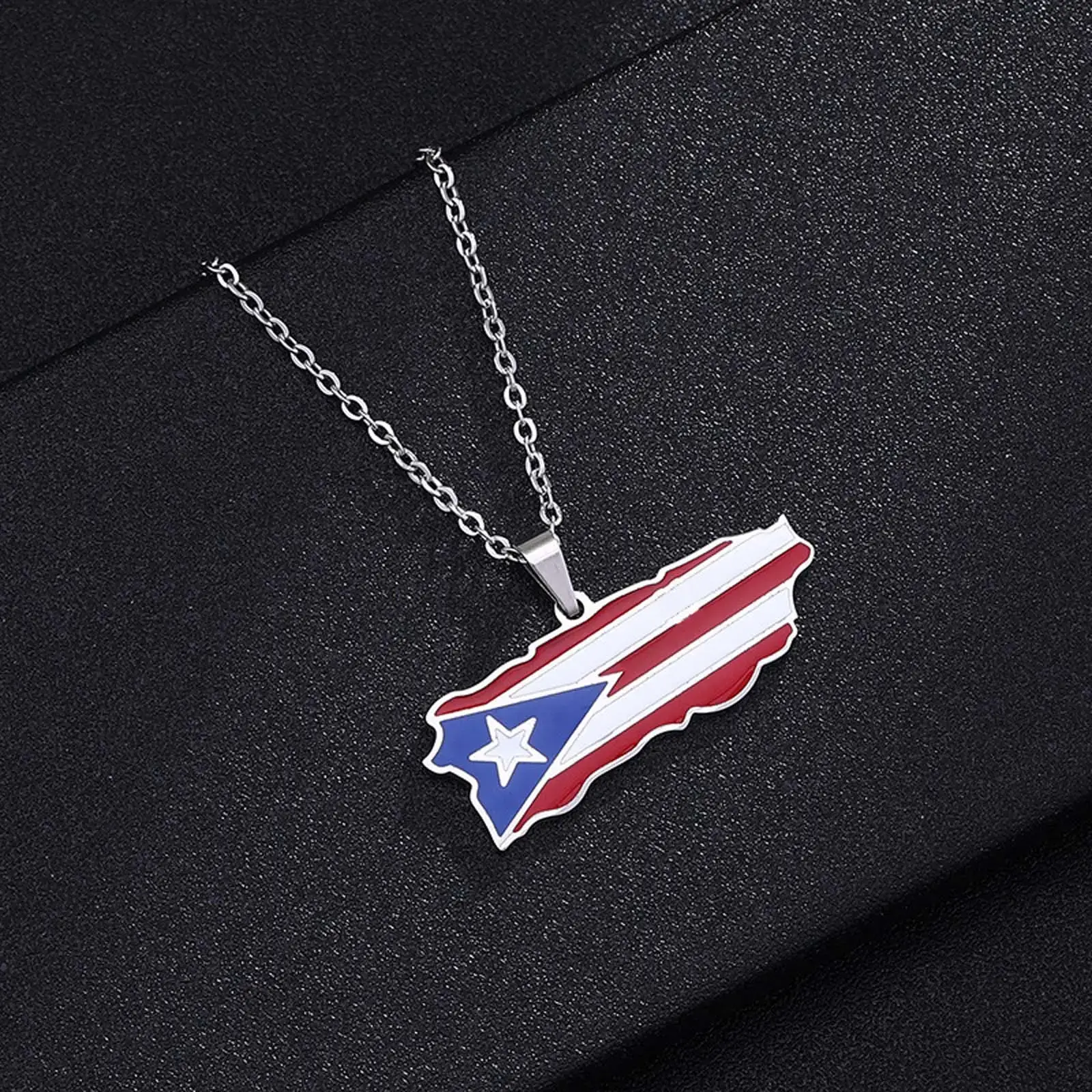 Stainless steel Puerto Rico heart map pendant necklace, a versatile gift for everyday use and suitable for parties,for men and women