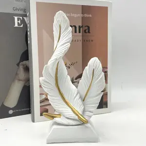 Small niche high-end art feather ornaments, home decor statue, living room foyer, model room, soft decoration
