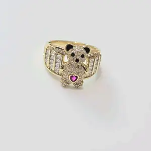 Anillo de oso de zc con pequeño corazón rosa en su barriga. Gold-Plated