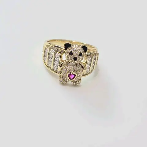Anillo de oso de zc con pequeño corazón rosa en su barriga. Gold-Plated