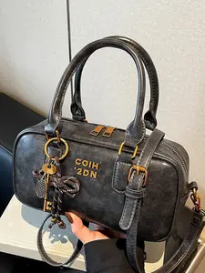 Retro hand-held bowling bag, casual and versatile pillow bag, shoulder crossbody bag, Stylish crossbody bags, niche design soft leather simple solid color design, elegant commuter bag, suitable for commuting to work and other scenarios