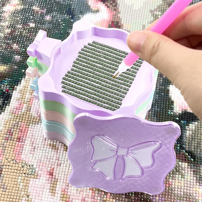 1Pc Compact Plastic Cute Bow-Shape Magnetic Diamond Painting Tray with Independent Lid - No Battery Needed, Bow Shape DIY Crafting Tools, Organizes Workspace, Diamond Painting Accessories, Cross Stitch Bead Sorter (Toys & Hobbies)