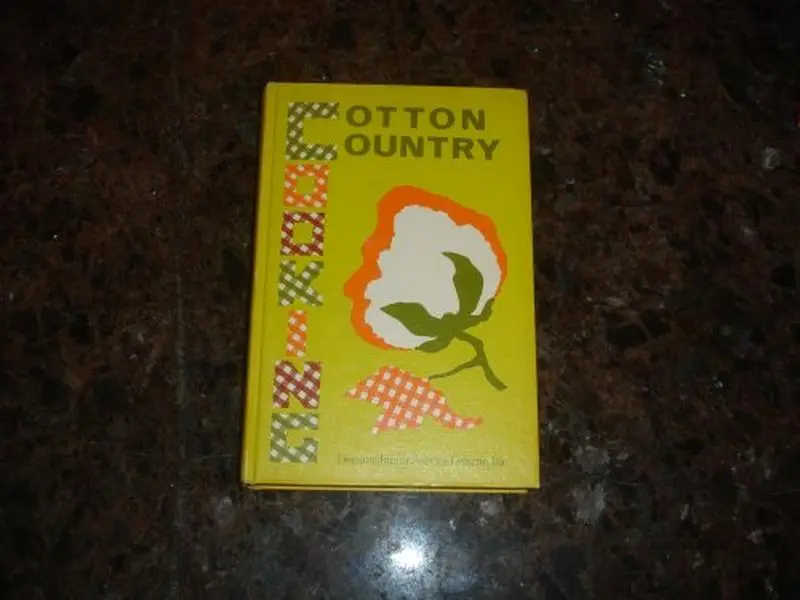 Used English Hardcover Book - Cotton Country Cooking by Mitch Howell, 1.81 lbs, Very Good Condition, No, Not a Toy, 1.81 Pounds