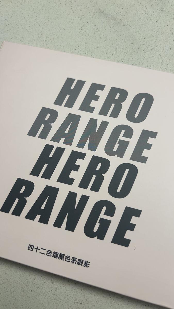 Item: 42-Color Smoky Eyeshadow Palette