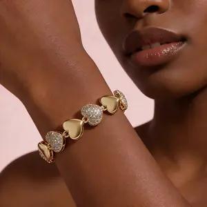 Gold Heart Bracelet (Unisex), Diamond-Inlaid Love Charm Link Style, Perfect Valentine's Day Gift, Daily Fashion Jewelry Accessory, Suitable for Wearing at Parties, Daily Life and Gifting Occasions