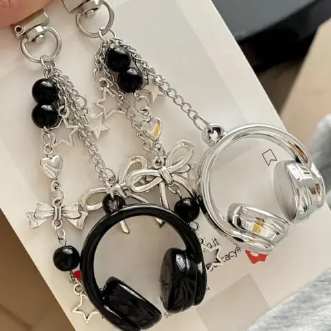 1pc/2pcs Creative 3D Beaded Earphone Keychain, Aesthetic Keychain, Bag Charm, Headset Phone Strap Pendant, Music Headphone Keyring, Stylish Keyring, Phone Chain Unisex Backpack Pendant, Ideal Gift for Friends/Family Black Silver