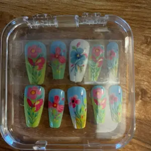 Long-Length Flowery Press-On Nails