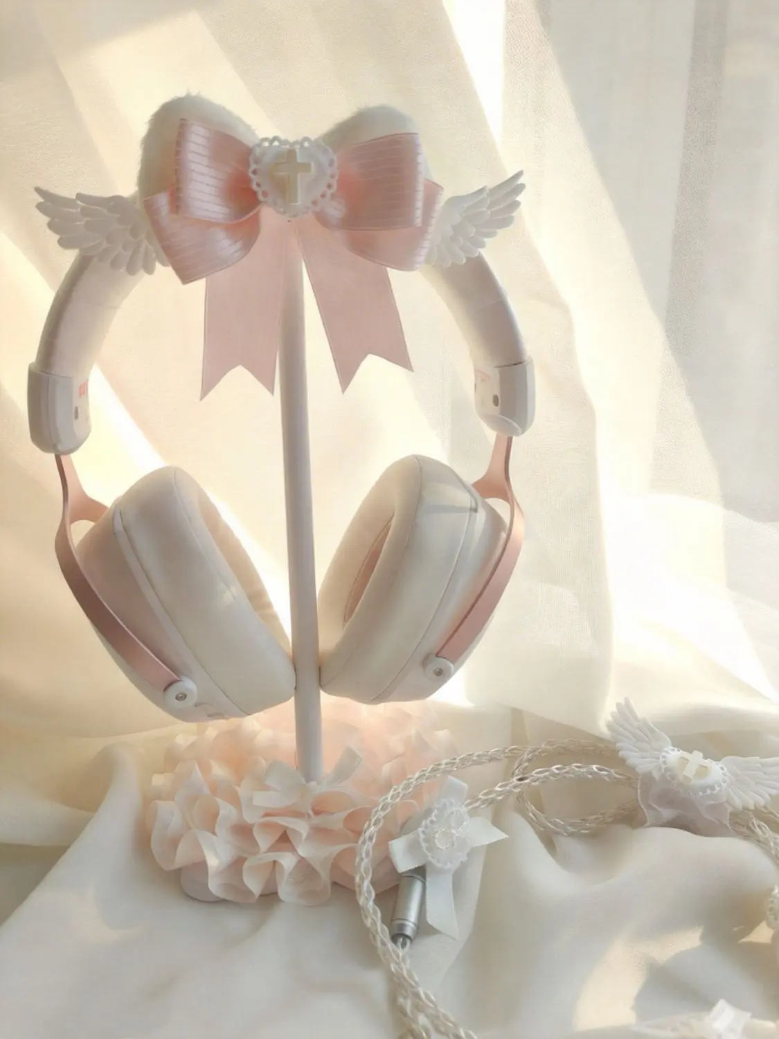Cute Angel Wings Gaming Headset Stand – Kawaii Desktop Headphone Holder for Gamer Girls