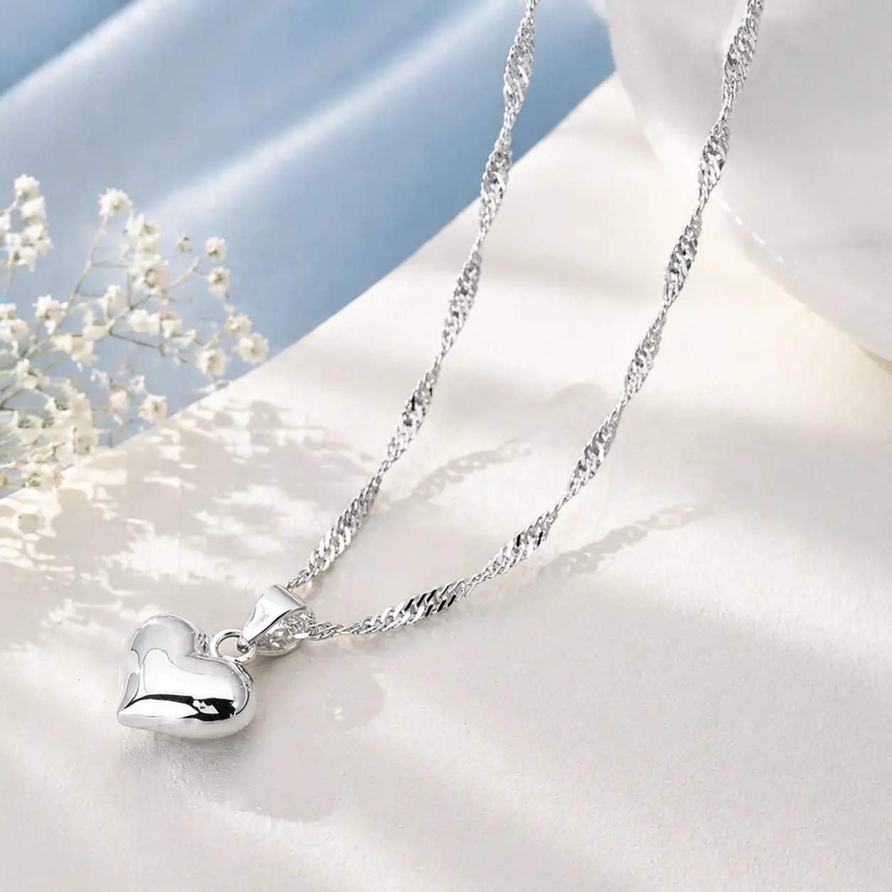 Silver-Plated Heart-Shaped Necklace - Luxurious Shine, Comfortable Chain, Fashion Pendant, Gift-Ready Everyday Wear, Anniversary & Birthday Gift Idea for Her, Anniversary Gift