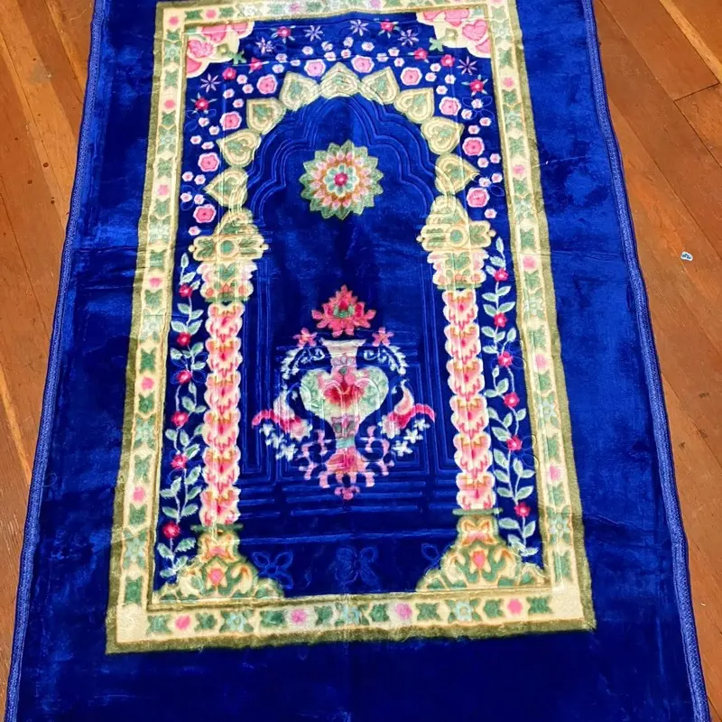 Muslim prayer rug, soft and thick
